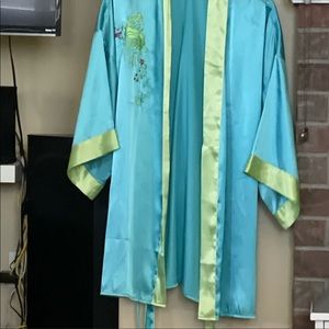 **SOLD**Victoria Secret Silky Kimono never worn GORGEOUS embroidery and belt